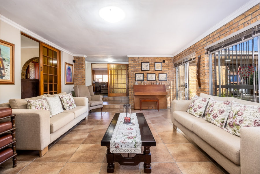 5 Bedroom Property for Sale in Sonstraal Western Cape